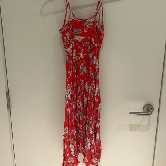 Red and White floral midi dress - Picture 2 of 4